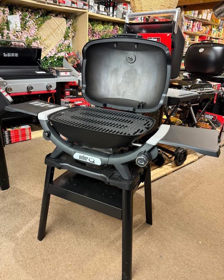 Weber Q2200N Gas Barbecue with Side Tables and Compact Stand