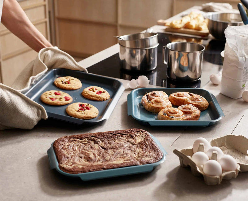 Joseph Joseph Nest™ Bake Non-Stick 3-piece Blue Baking Tray Set