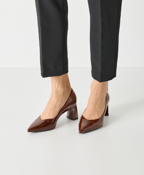 Tamaris Ladies Court Shoe 22452-45 In Cognac