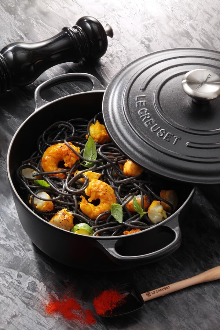 Le Creuset Signature Cast Iron 26cm Round Casserole Black Onyx