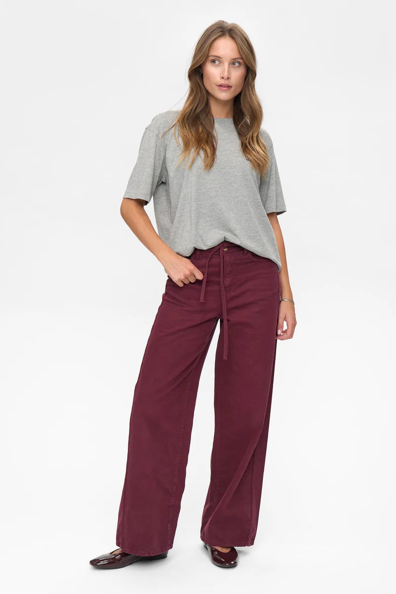 Numph Ladies NUBrooklyn Solid Jeans In Winetasting, Jeans Brooklyn