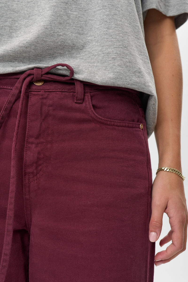 Numph Ladies NUBrooklyn Solid Jeans In Winetasting, Jeans Brooklyn