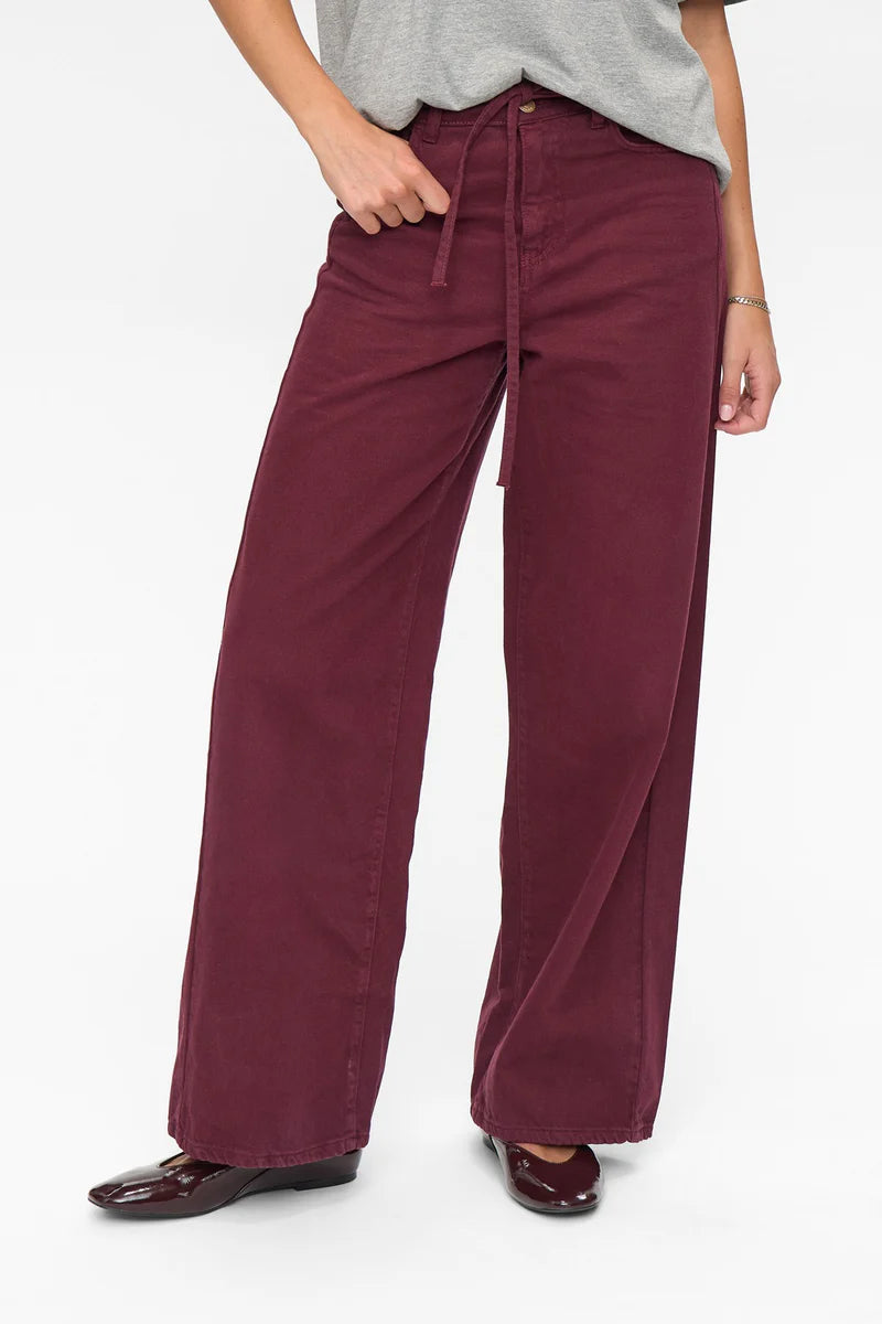 Numph Ladies NUBrooklyn Solid Jeans In Winetasting, Jeans Brooklyn