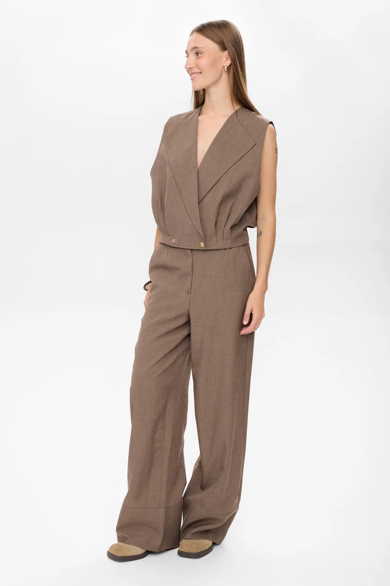Numph Ladies Nushelly Waistcoat In Brown Lentail Melange, Shelly