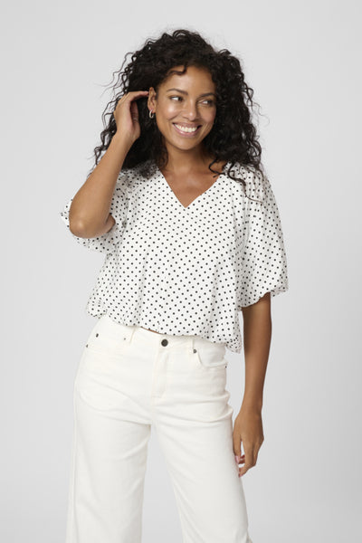 Kaffe Women’s Gwen Blouse in Chalk/Black Dot