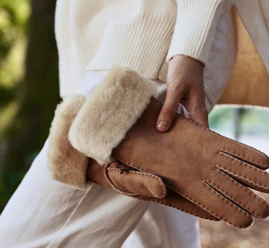 Emu Australia Apollo Bay Gloves  in Chestnut