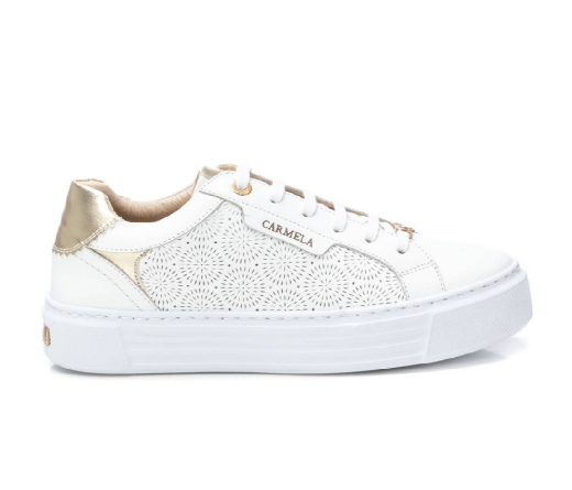 Carmela Ladies Trainers 162058 in Z Piel Blanco, Lace up Sneakers with gold detail