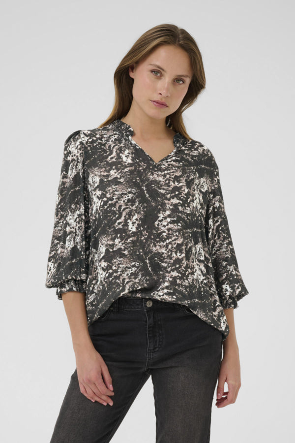 Kaffe Women’s Kalinda Amber Blouse in Black/ Grey Abstract