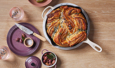 Le Creuset Cast Iron Round Skillet in Meringue -23cms