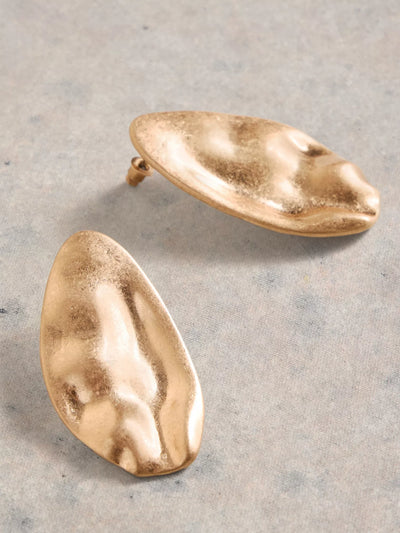 White Stuff Abstract Hammered Earring in gold tone