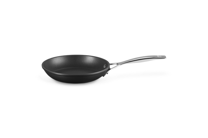 Le Creuset Toughened Non-Stick Shallow Frying Pan 20cm – Jacksons