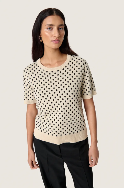 Soaked In Luxury Ladies SlGaya Pullover ss In Sandshell With Black Dot