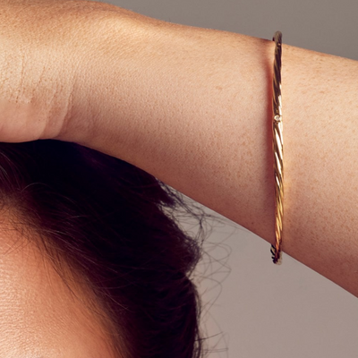 Hot Diamond Entwine Bangle - 18ct gold plate