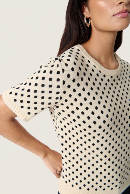 Soaked In Luxury Ladies SlGaya Pullover ss In Sandshell With Black Dot