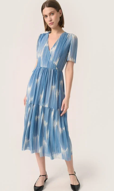 Soaked In Luxury Ladies SLAldora Nora Dress Blue Scattered Print